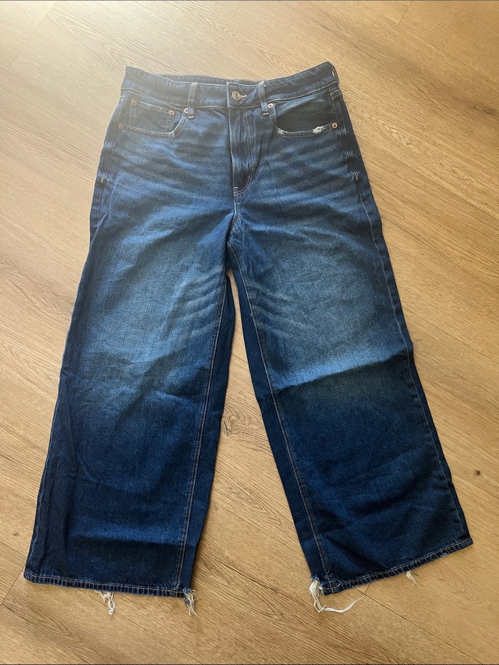 American Eagle Outfitters Wide-Leg Cropped Strigid Dark Blue Jeans